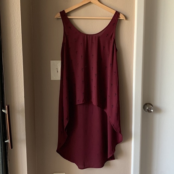 DECREE High Low Sleeveless Cross Print Tank Top - Picture 2 of 6